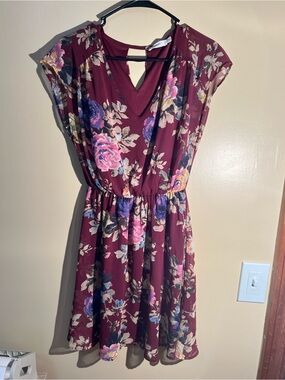 Women’s Lush Burgundy Floral Short Sleeve Dress Size Medium